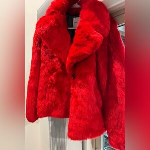 Luxurious Red Faux Fur Jacket, Avec Les Filles